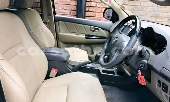 Buy Used Toyota Hilux Silver Car in Maseru in Maseru Buy Used Toyota Hilux Silver Car in Maseru in Maseru