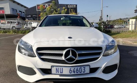Sayi Na hannu Mercedes-Benz C–Class White Mota in Maseru a Maseru Sayi Na hannu Mercedes-Benz C–Class White Mota in Maseru a Maseru