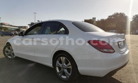 Sayi Na hannu Mercedes-Benz C–Class White Mota in Maseru a Maseru Sayi Na hannu Mercedes-Benz C–Class White Mota in Maseru a Maseru