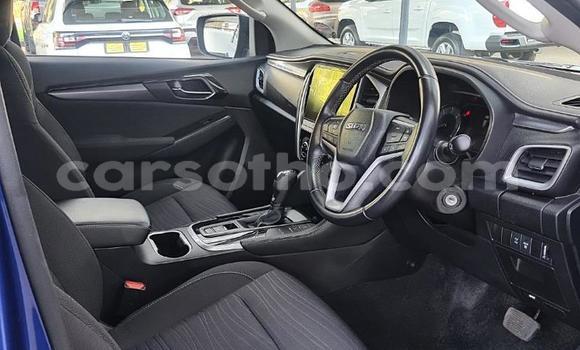 Buy Used Isuzu MU-X Blue Car in Maseru in Maseru Buy Used Isuzu MU-X Blue Car in Maseru in Maseru