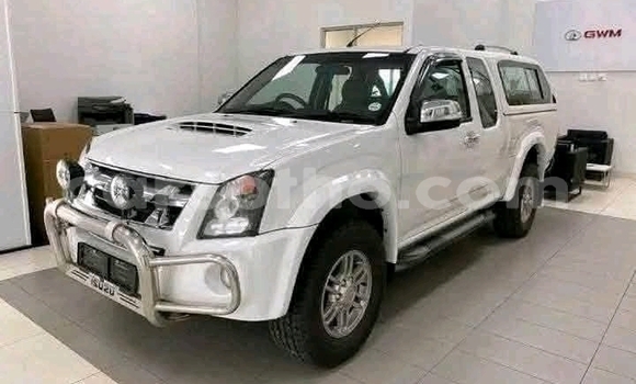 Buy Used Isuzu D–MAX White Car in Maseru in Maseru