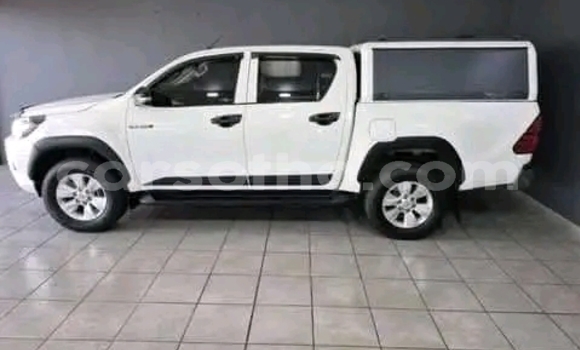 Buy Used Toyota Hilux White Car in Maseru in Maseru Buy Used Toyota Hilux White Car in Maseru in Maseru