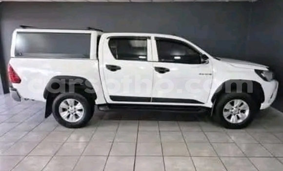 Buy Used Toyota Hilux White Car in Maseru in Maseru Buy Used Toyota Hilux White Car in Maseru in Maseru