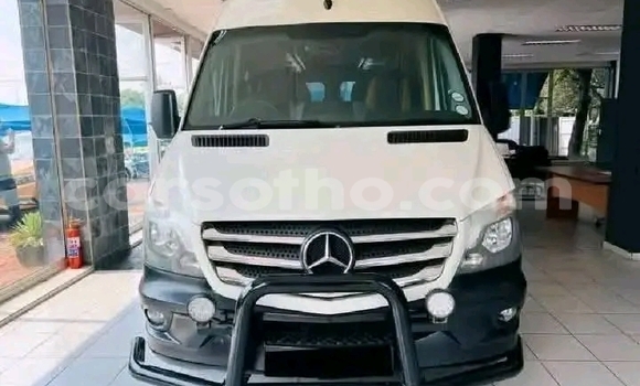 Sayi Na hannu Mercedes-Benz S–Class White Mota in Maseru a Maseru