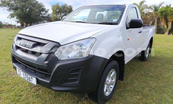 Sayi Na hannu Isuzu KB White Mota in Maseru a Maseru