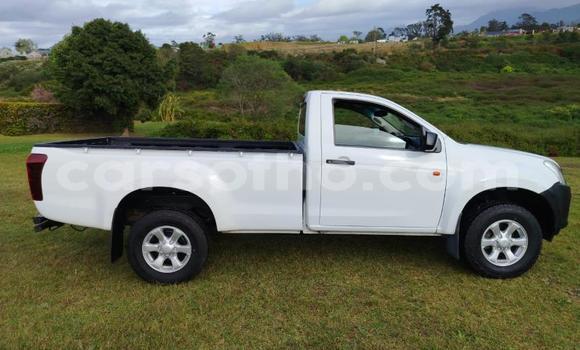 Acheter Occasion Voiture Isuzu KB Blanc à Maseru, Maseru Acheter Occasion Voiture Isuzu KB Blanc à Maseru, Maseru