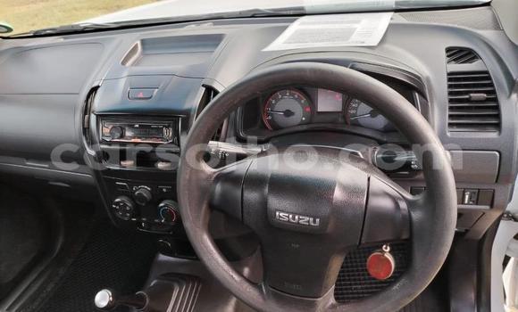 Acheter Occasion Voiture Isuzu KB Blanc à Maseru, Maseru Acheter Occasion Voiture Isuzu KB Blanc à Maseru, Maseru