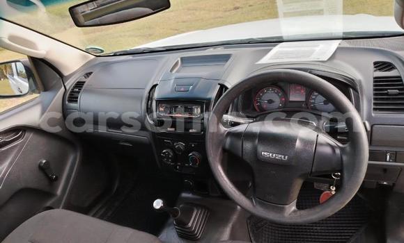 Acheter Occasion Voiture Isuzu KB Blanc à Maseru, Maseru Acheter Occasion Voiture Isuzu KB Blanc à Maseru, Maseru