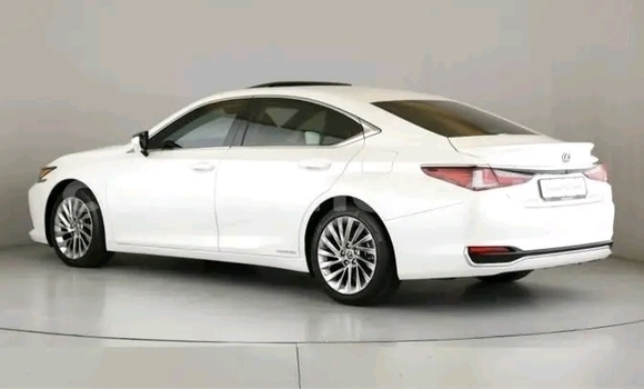 Buy Used Lexus ES 300 White Car in Maseru in Maseru Buy Used Lexus ES 300 White Car in Maseru in Maseru