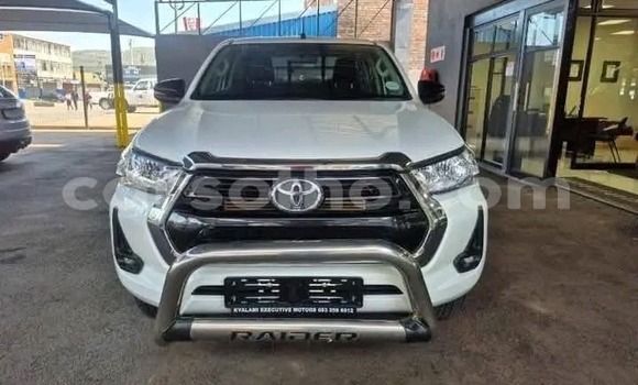 Buy Used Toyota Hilux White Car in Maseru in Maseru
