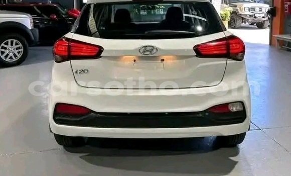 Acheter Occasion Voiture Hyundai i20 Blanc à Maseru, Maseru Acheter Occasion Voiture Hyundai i20 Blanc à Maseru, Maseru