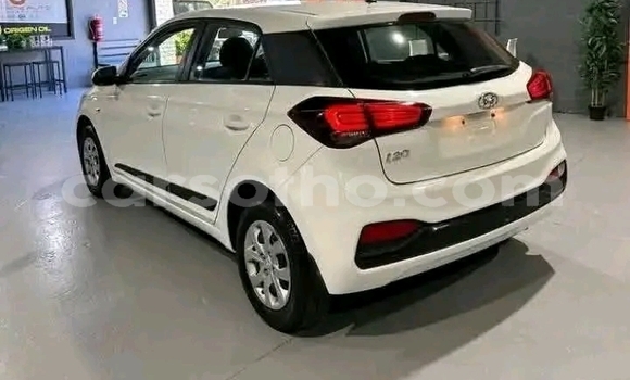 Acheter Occasion Voiture Hyundai i20 Blanc à Maseru, Maseru Acheter Occasion Voiture Hyundai i20 Blanc à Maseru, Maseru