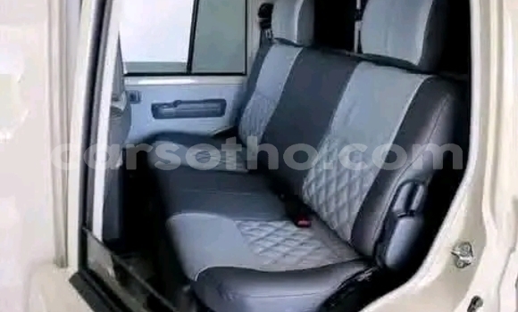 Acheter Occasion Voiture Toyota Land Cruiser Blanc à Maseru, Maseru Acheter Occasion Voiture Toyota Land Cruiser Blanc à Maseru, Maseru