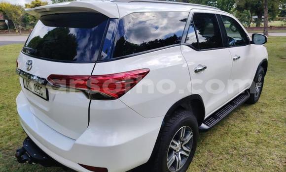 Acheter Occasion Voiture Toyota Fortuner Blanc à Maseru, Maseru Acheter Occasion Voiture Toyota Fortuner Blanc à Maseru, Maseru