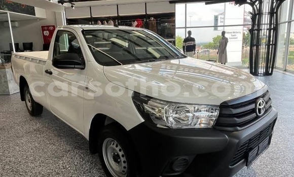 Sayi Na hannu Toyota Hilux White Mota in Maseru a Maseru Sayi Na hannu Toyota Hilux White Mota in Maseru a Maseru