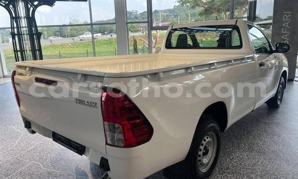 Buy Used Toyota Hilux White Car in Maseru in Maseru Buy Used Toyota Hilux White Car in Maseru in Maseru