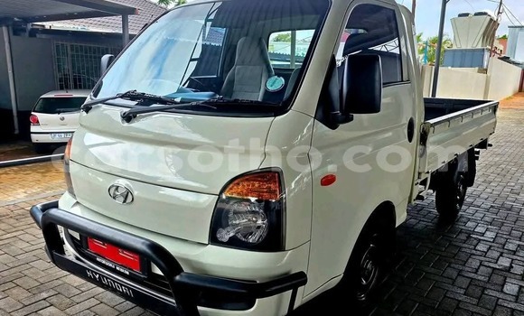 Buy Used Hyundai H200 White Car in Maseru in Maseru Buy Used Hyundai H200 White Car in Maseru in Maseru