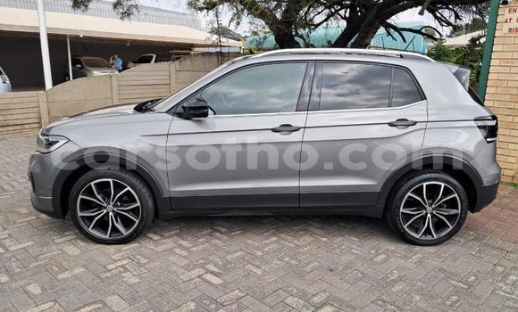 Acheter Occasion Voiture Volkswagen T-Roc Gris à Maseru, Maseru Acheter Occasion Voiture Volkswagen T-Roc Gris à Maseru, Maseru
