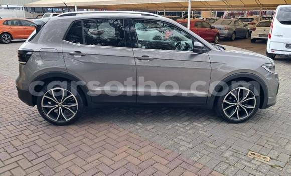 Acheter Occasion Voiture Volkswagen T-Roc Gris à Maseru, Maseru Acheter Occasion Voiture Volkswagen T-Roc Gris à Maseru, Maseru