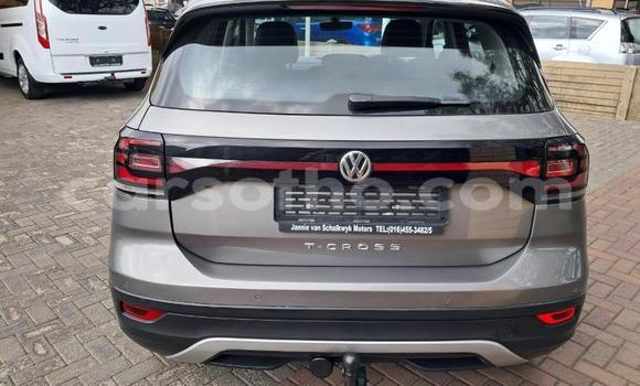 Acheter Occasion Voiture Volkswagen T-Roc Gris à Maseru, Maseru Acheter Occasion Voiture Volkswagen T-Roc Gris à Maseru, Maseru