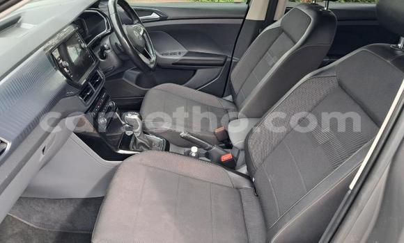 Acheter Occasion Voiture Volkswagen T-Roc Gris à Maseru, Maseru Acheter Occasion Voiture Volkswagen T-Roc Gris à Maseru, Maseru