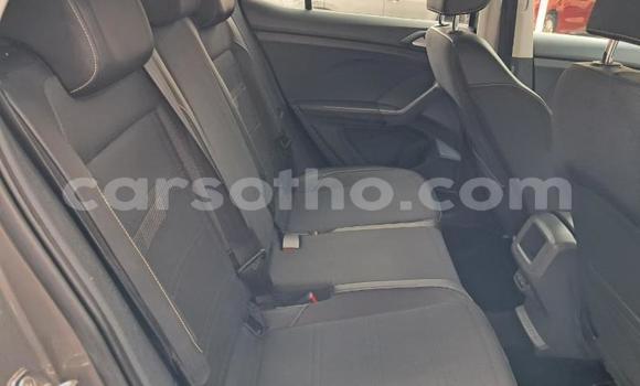 Acheter Occasion Voiture Volkswagen T-Roc Gris à Maseru, Maseru Acheter Occasion Voiture Volkswagen T-Roc Gris à Maseru, Maseru