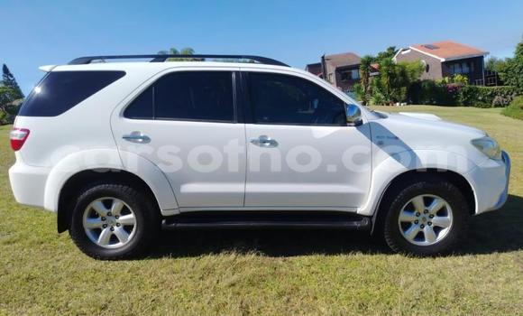 اشتري مستعمل Toyota Fortuner White سيارة في Maseru في Maseru اشتري مستعمل Toyota Fortuner White سيارة في Maseru في Maseru