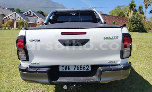 اشتري مستعمل Toyota Hilux White سيارة في Maseru في Maseru اشتري مستعمل Toyota Hilux White سيارة في Maseru في Maseru