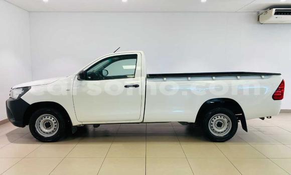 اشتري مستعمل Toyota Hilux White سيارة في Maseru في Maseru اشتري مستعمل Toyota Hilux White سيارة في Maseru في Maseru