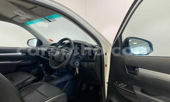 اشتري مستعمل Toyota Hilux White سيارة في Maseru في Maseru اشتري مستعمل Toyota Hilux White سيارة في Maseru في Maseru