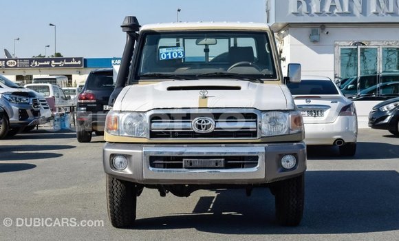 Sayi Imported Toyota Land Cruiser Beige Mota in Import - Dubai a Maseru Sayi Imported Toyota Land Cruiser Beige Mota in Import - Dubai a Maseru