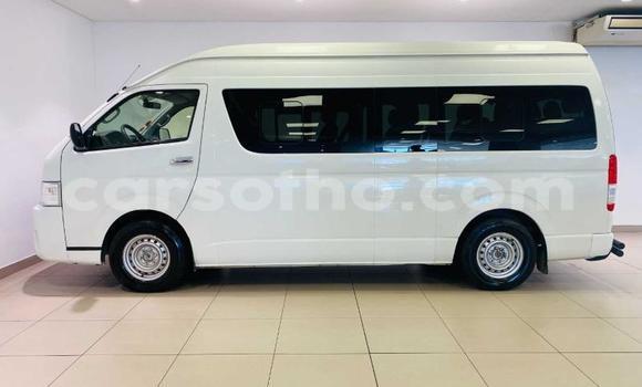 Sayi Na hannu Toyota Hiace White Mota in Maseru a Maseru Sayi Na hannu Toyota Hiace White Mota in Maseru a Maseru