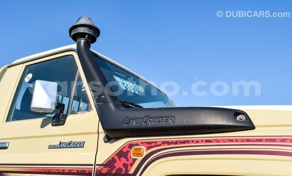 Sayi Imported Toyota Land Cruiser Beige Mota in Import - Dubai a Maseru Sayi Imported Toyota Land Cruiser Beige Mota in Import - Dubai a Maseru