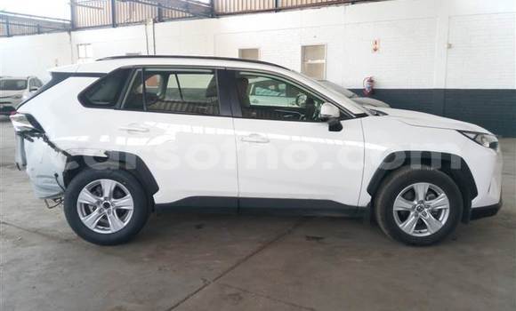 Sayi Na hannu Toyota RAV4 White Mota in Mafeteng a Mafeteng Sayi Na hannu Toyota RAV4 White Mota in Mafeteng a Mafeteng