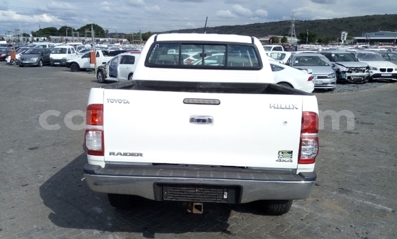 Sayi Na hannu Toyota Hilux White Mota in Hlotse a Leribe Sayi Na hannu Toyota Hilux White Mota in Hlotse a Leribe