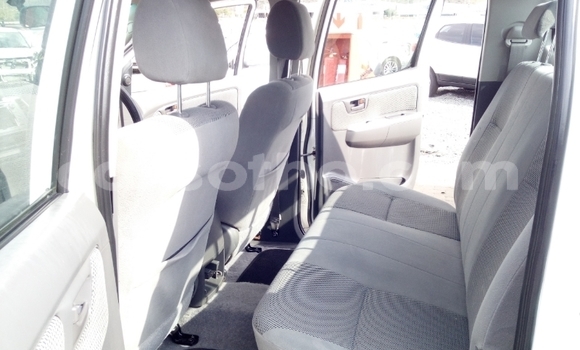 Sayi Na hannu Toyota Hilux White Mota in Hlotse a Leribe Sayi Na hannu Toyota Hilux White Mota in Hlotse a Leribe