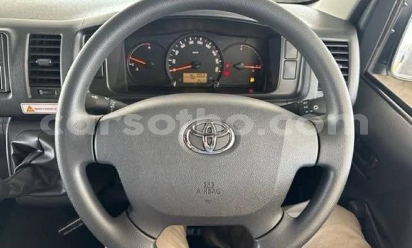 Buy Used Toyota Hiace White Car in Mafeteng in Mafeteng Buy Used Toyota Hiace White Car in Mafeteng in Mafeteng