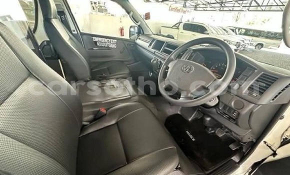 Buy Used Toyota Hiace White Car in Mafeteng in Mafeteng Buy Used Toyota Hiace White Car in Mafeteng in Mafeteng