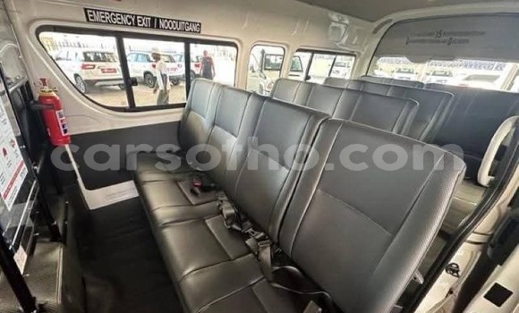 Buy Used Toyota Hiace White Car in Mafeteng in Mafeteng Buy Used Toyota Hiace White Car in Mafeteng in Mafeteng