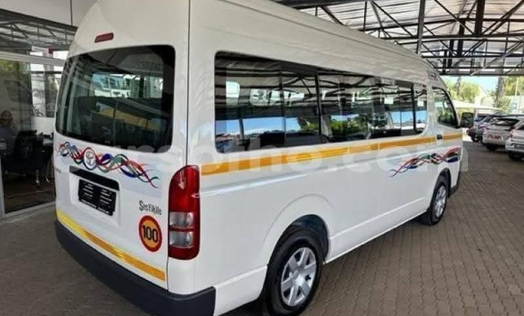 Buy Used Toyota Hiace White Car in Mafeteng in Mafeteng Buy Used Toyota Hiace White Car in Mafeteng in Mafeteng