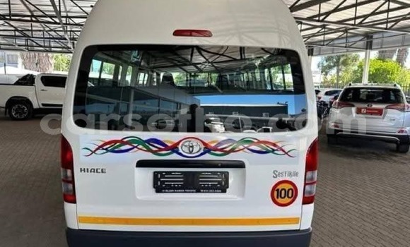 Buy Used Toyota Hiace White Car in Mafeteng in Mafeteng Buy Used Toyota Hiace White Car in Mafeteng in Mafeteng