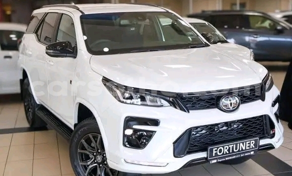 Buy Used Toyota Fortuner White Car in Maseru in Maseru Buy Used Toyota Fortuner White Car in Maseru in Maseru