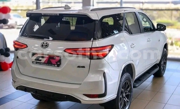 Buy Used Toyota Fortuner White Car in Maseru in Maseru Buy Used Toyota Fortuner White Car in Maseru in Maseru