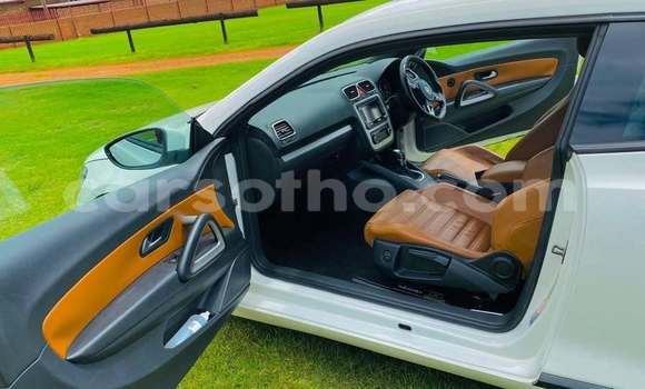 Sayi Na hannu Volkswagen Bora White Mota in Maseru a Maseru Sayi Na hannu Volkswagen Bora White Mota in Maseru a Maseru
