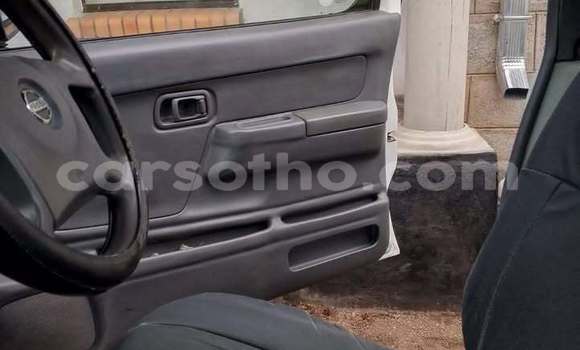 Sayi Na hannu Nissan NP 300 White Mota in Maseru a Maseru Sayi Na hannu Nissan NP 300 White Mota in Maseru a Maseru