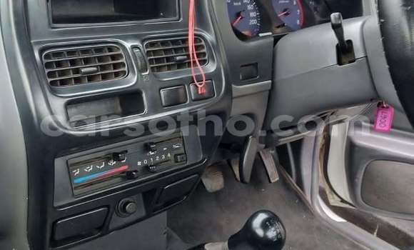 Sayi Na hannu Nissan NP 300 White Mota in Maseru a Maseru Sayi Na hannu Nissan NP 300 White Mota in Maseru a Maseru