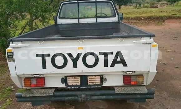 Sayi Na hannu Toyota Hilux White Mota in Maseru a Maseru Sayi Na hannu Toyota Hilux White Mota in Maseru a Maseru