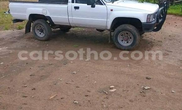 Sayi Na hannu Toyota Hilux White Mota in Maseru a Maseru Sayi Na hannu Toyota Hilux White Mota in Maseru a Maseru