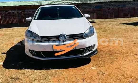 Sayi Na hannu Volkswagen Golf White Mota in Maseru a Maseru