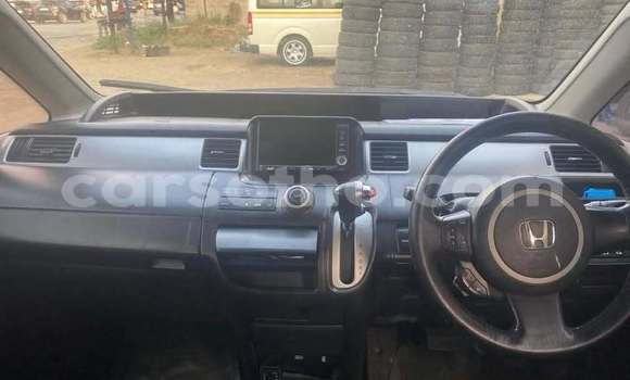 Sayi Na hannu Honda Stepwgn White Mota in Maseru a Maseru Sayi Na hannu Honda Stepwgn White Mota in Maseru a Maseru